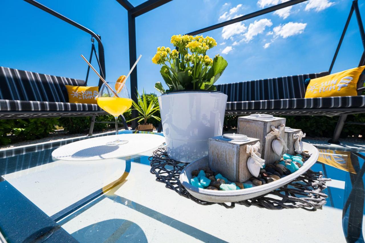 Villa Sky - Heating Pool Kaštel Novi Dış mekan fotoğraf