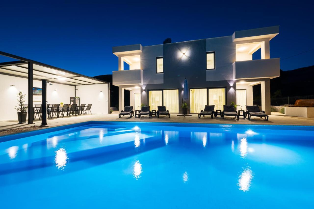 Villa Sky - Heating Pool Kaštel Novi Dış mekan fotoğraf