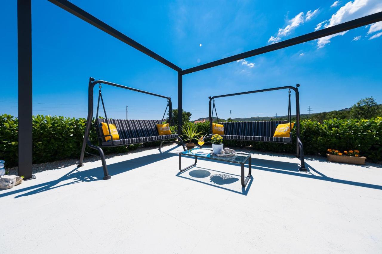 Villa Sky - Heating Pool Kaštel Novi Dış mekan fotoğraf
