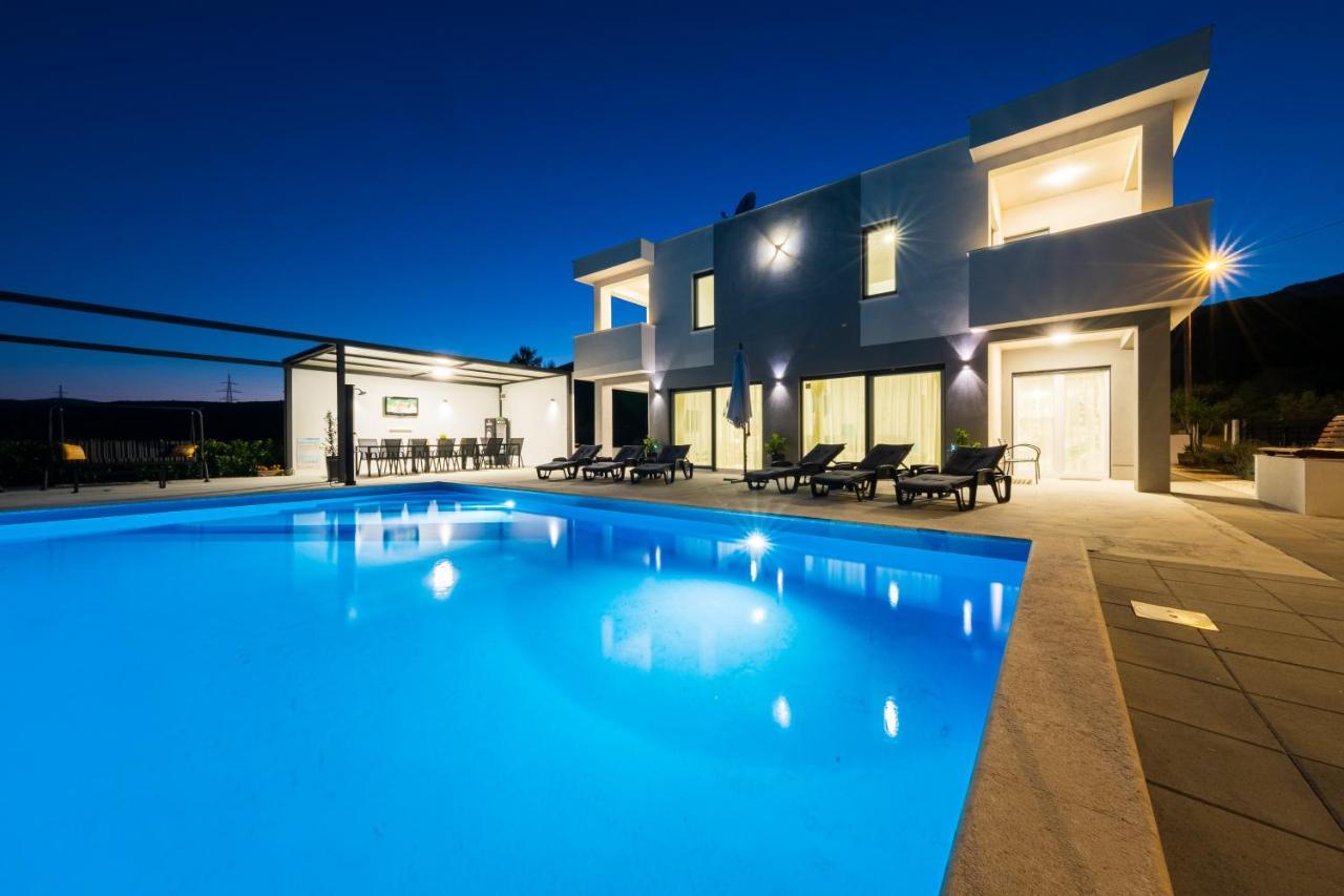 Villa Sky - Heating Pool Kaštel Novi Dış mekan fotoğraf