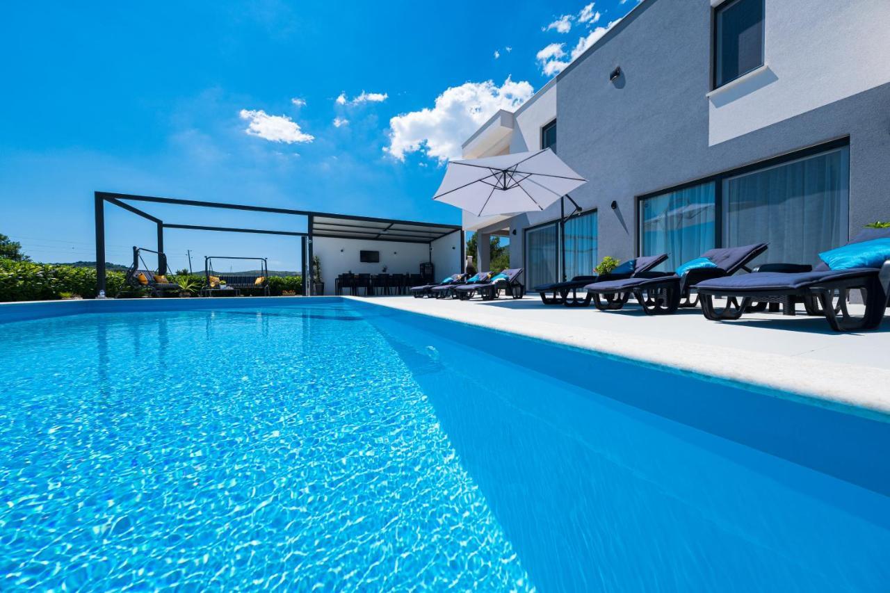 Villa Sky - Heating Pool Kaštel Novi Dış mekan fotoğraf