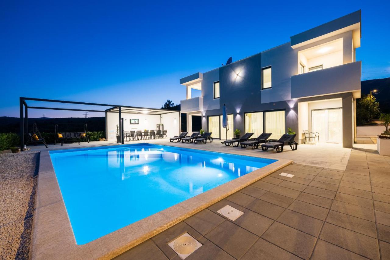 Villa Sky - Heating Pool Kaštel Novi Dış mekan fotoğraf