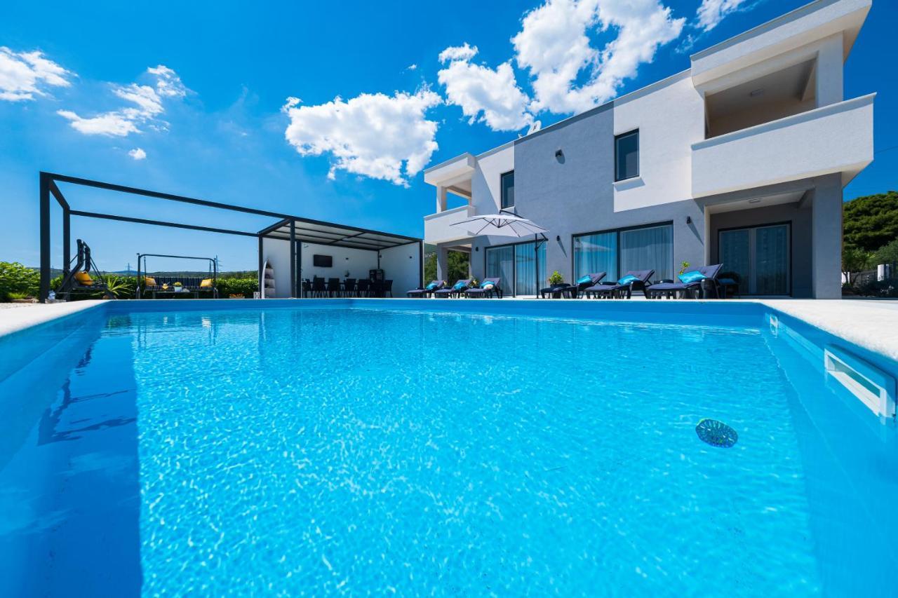 Villa Sky - Heating Pool Kaštel Novi Dış mekan fotoğraf