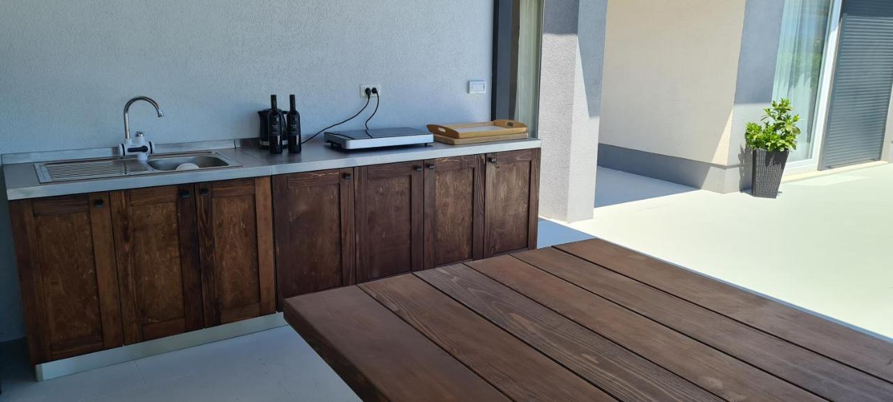 Villa Sky - Heating Pool Kaštel Novi Dış mekan fotoğraf