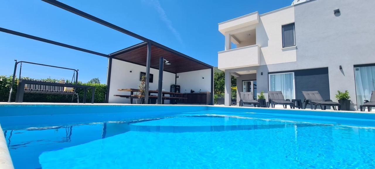 Villa Sky - Heating Pool Kaštel Novi Dış mekan fotoğraf