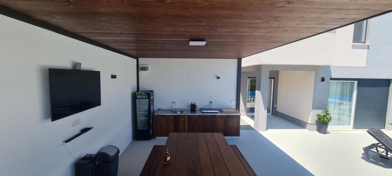 Villa Sky - Heating Pool Kaštel Novi Dış mekan fotoğraf