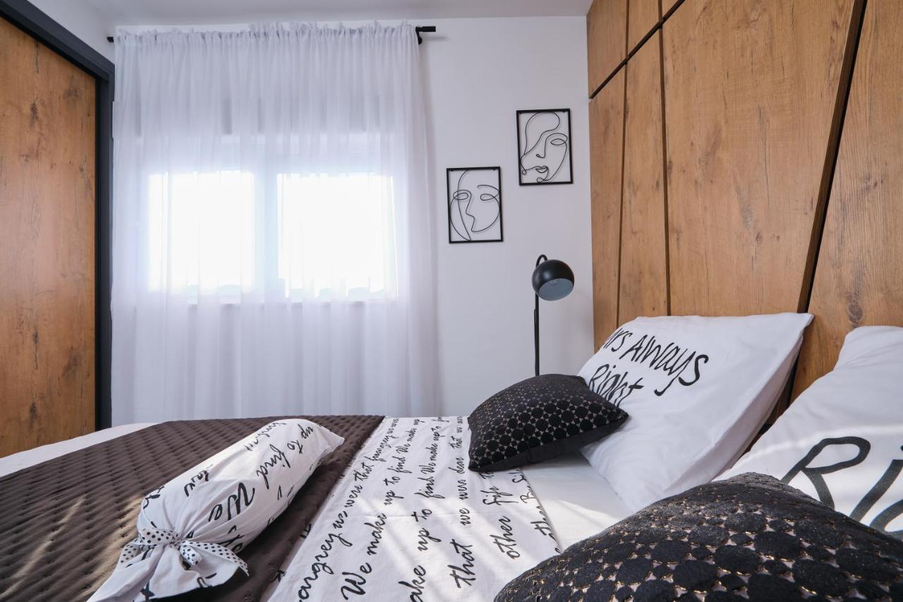 Villa Sky - Heating Pool Kaštel Novi Dış mekan fotoğraf
