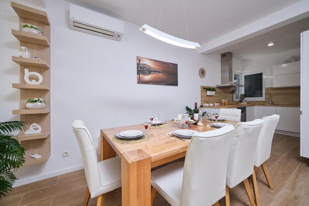 Villa Sky - Heating Pool Kaštel Novi Dış mekan fotoğraf
