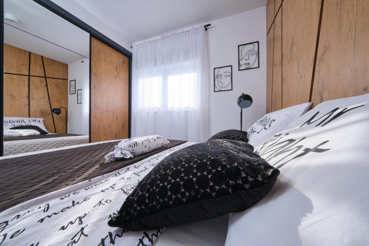 Villa Sky - Heating Pool Kaštel Novi Dış mekan fotoğraf