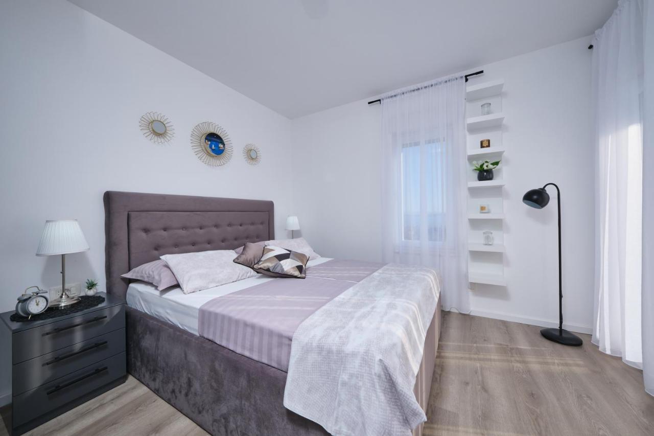 Villa Sky - Heating Pool Kaštel Novi Dış mekan fotoğraf