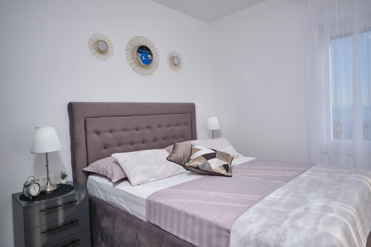 Villa Sky - Heating Pool Kaštel Novi Dış mekan fotoğraf
