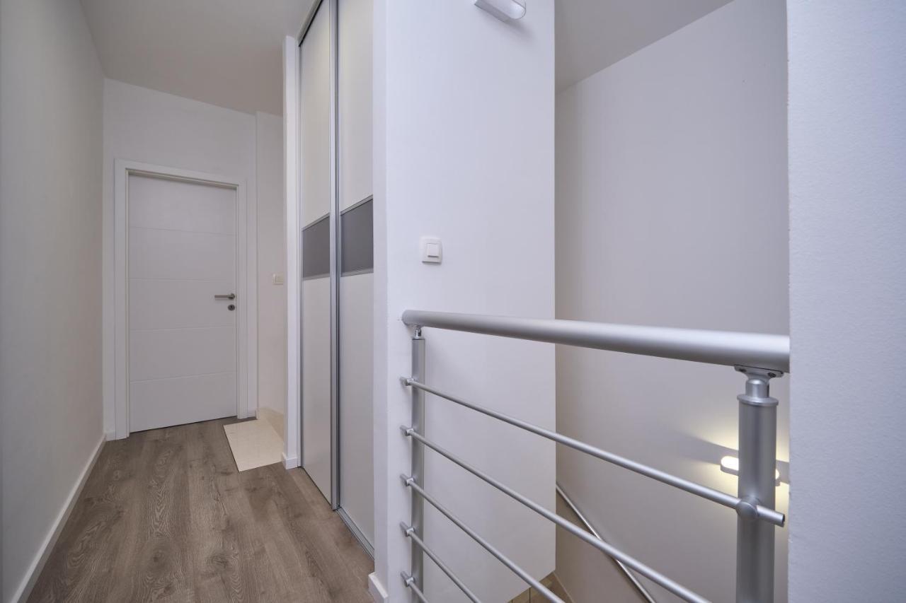 Villa Sky - Heating Pool Kaštel Novi Dış mekan fotoğraf