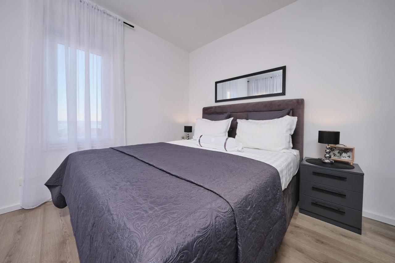 Villa Sky - Heating Pool Kaštel Novi Dış mekan fotoğraf