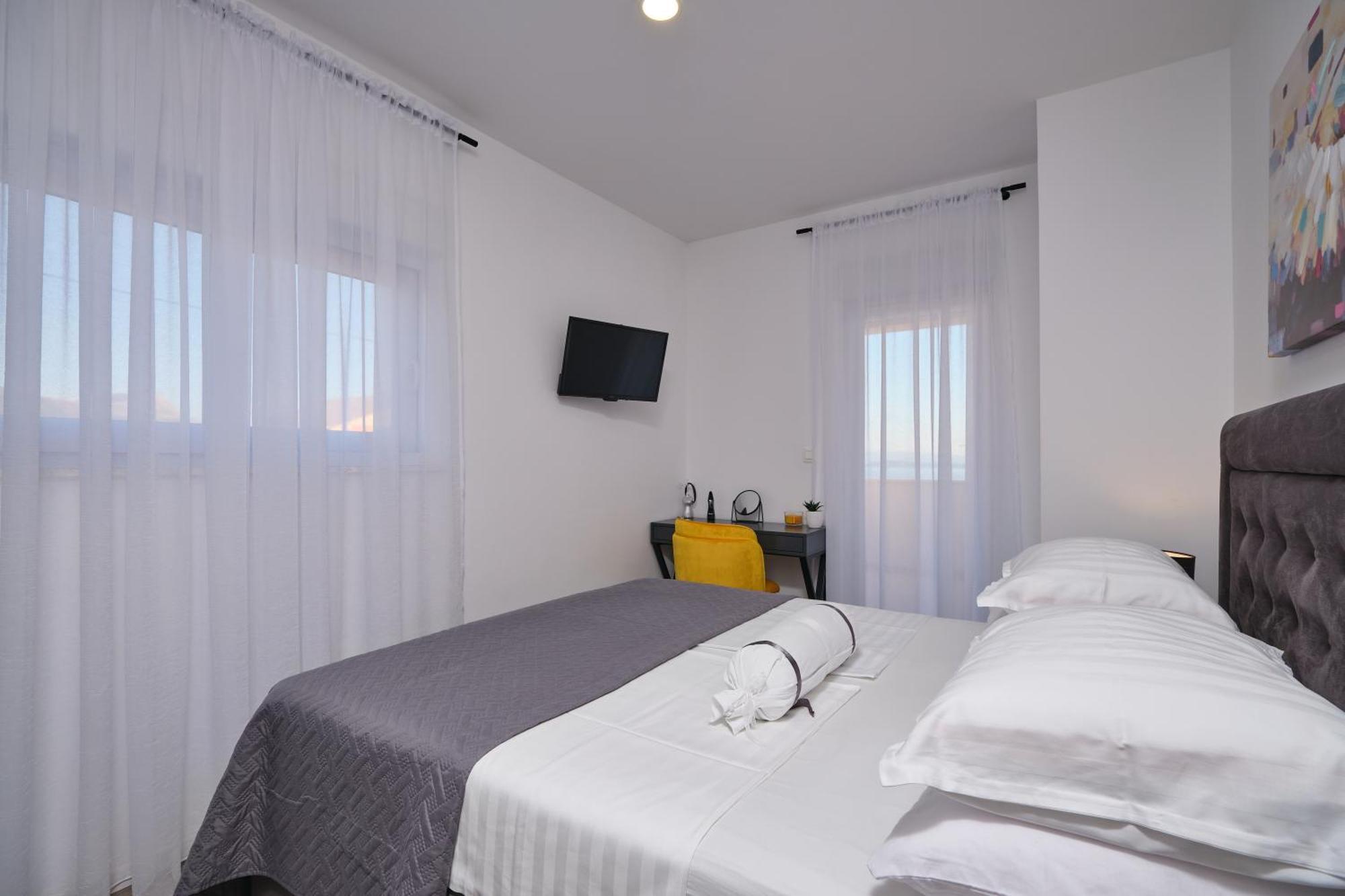 Villa Sky - Heating Pool Kaštel Novi Dış mekan fotoğraf