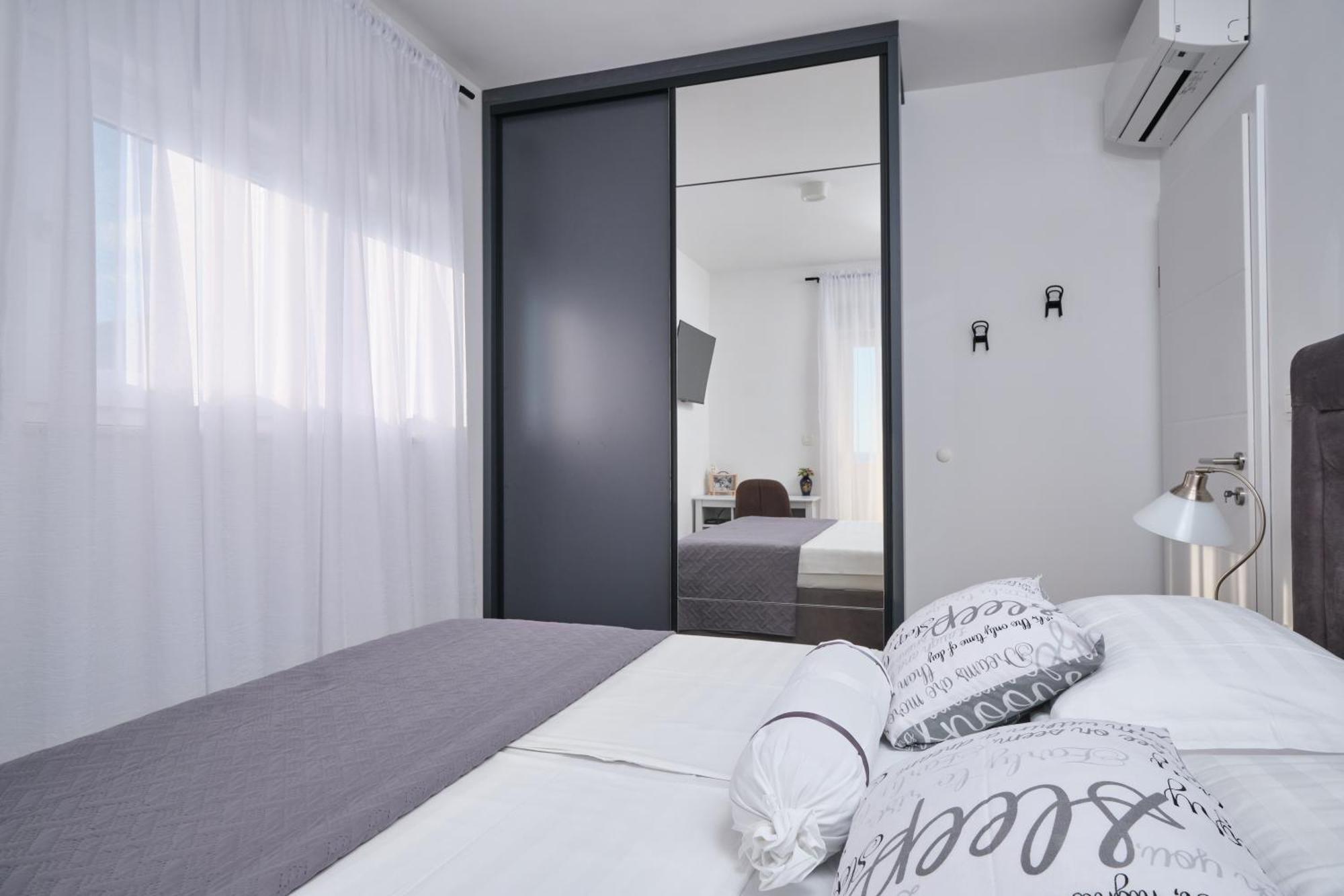 Villa Sky - Heating Pool Kaštel Novi Dış mekan fotoğraf