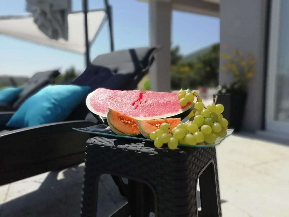Villa Sky - Heating Pool Kaštel Novi Dış mekan fotoğraf