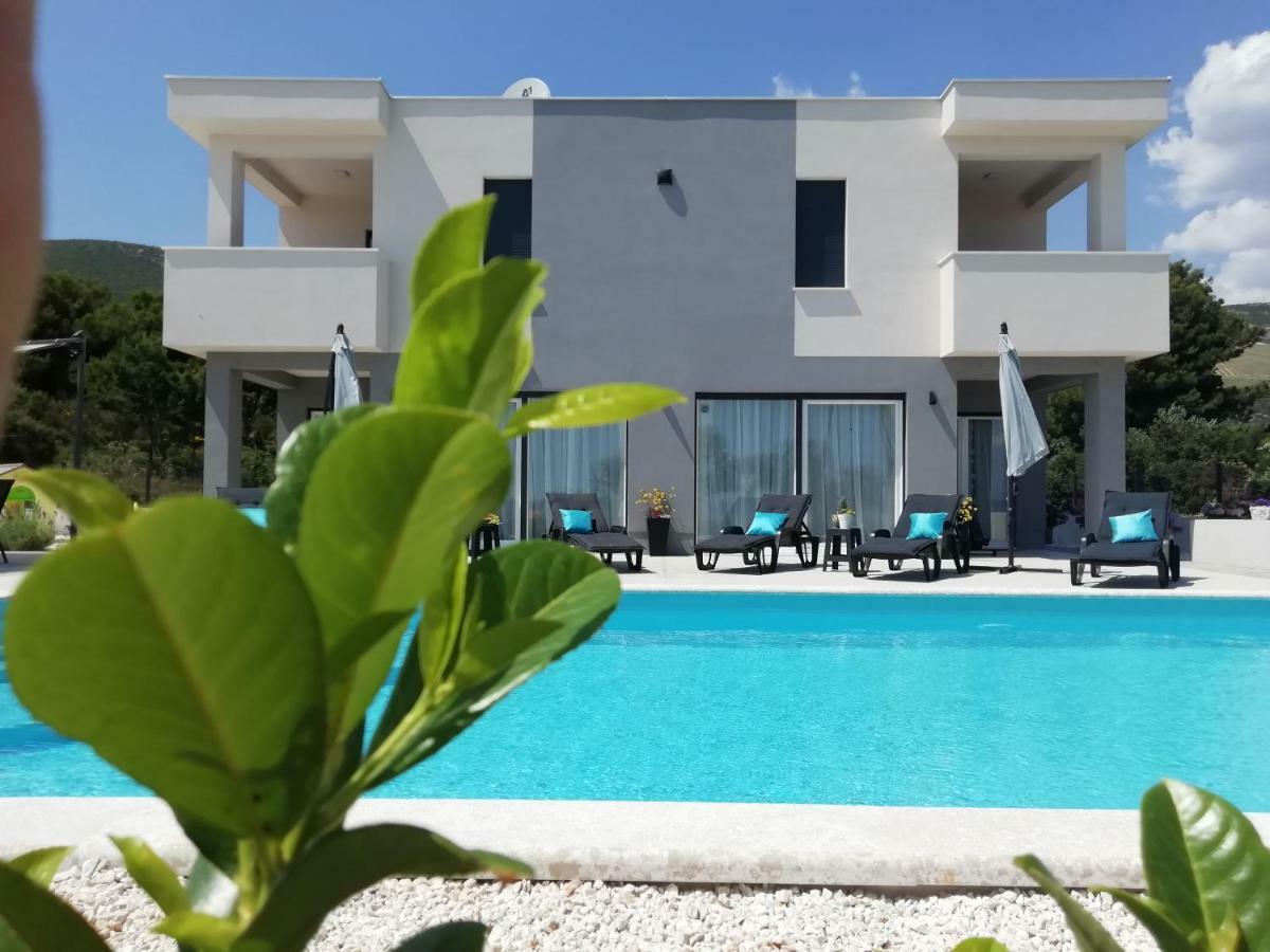 Villa Sky - Heating Pool Kaštel Novi Dış mekan fotoğraf
